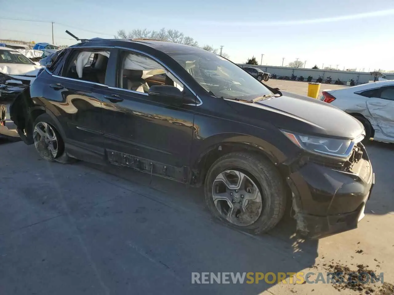 4 Photograph of a damaged car 5J6RW1H86KA040788 HONDA CRV 2019
