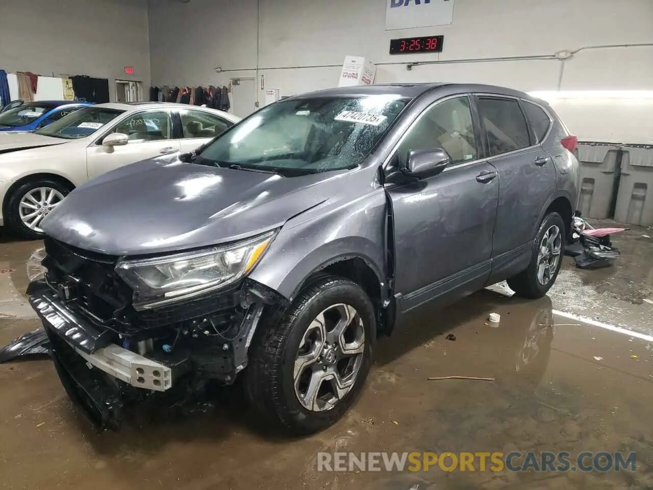 1 Photograph of a damaged car 5J6RW2H50KL017426 HONDA CRV 2019