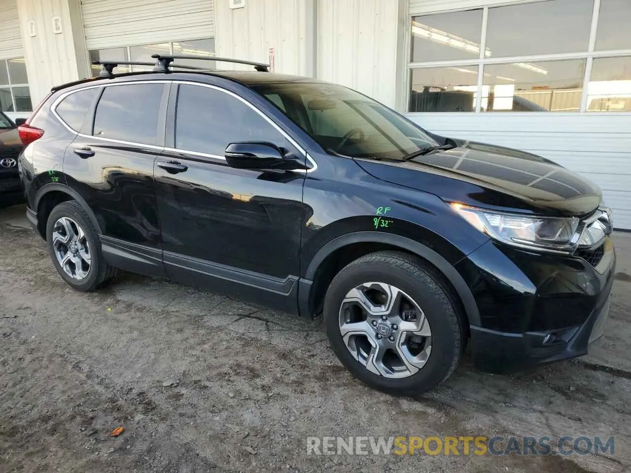 4 Photograph of a damaged car 5J6RW2H56KL035770 HONDA CRV 2019