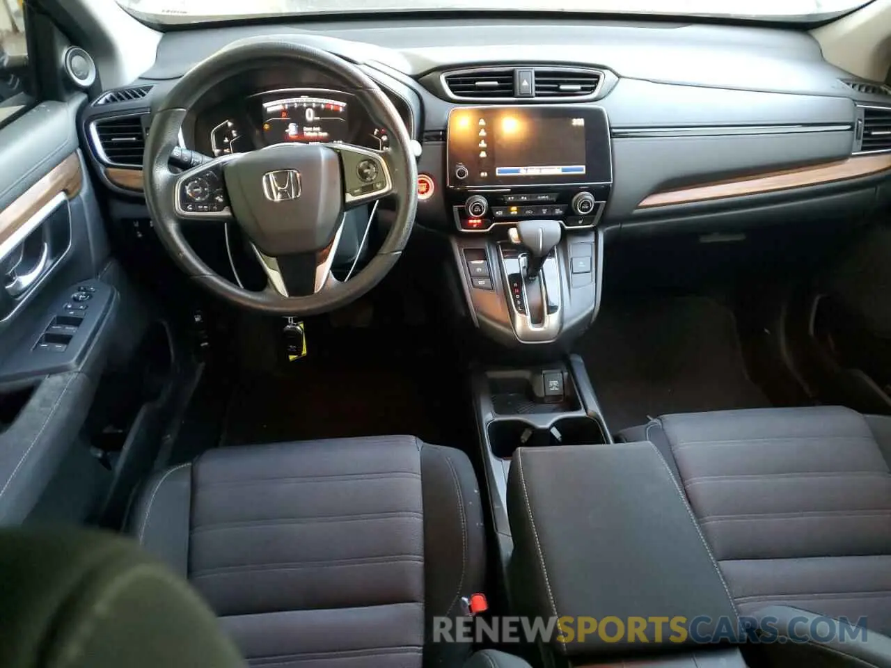 8 Photograph of a damaged car 5J6RW2H56KL035770 HONDA CRV 2019