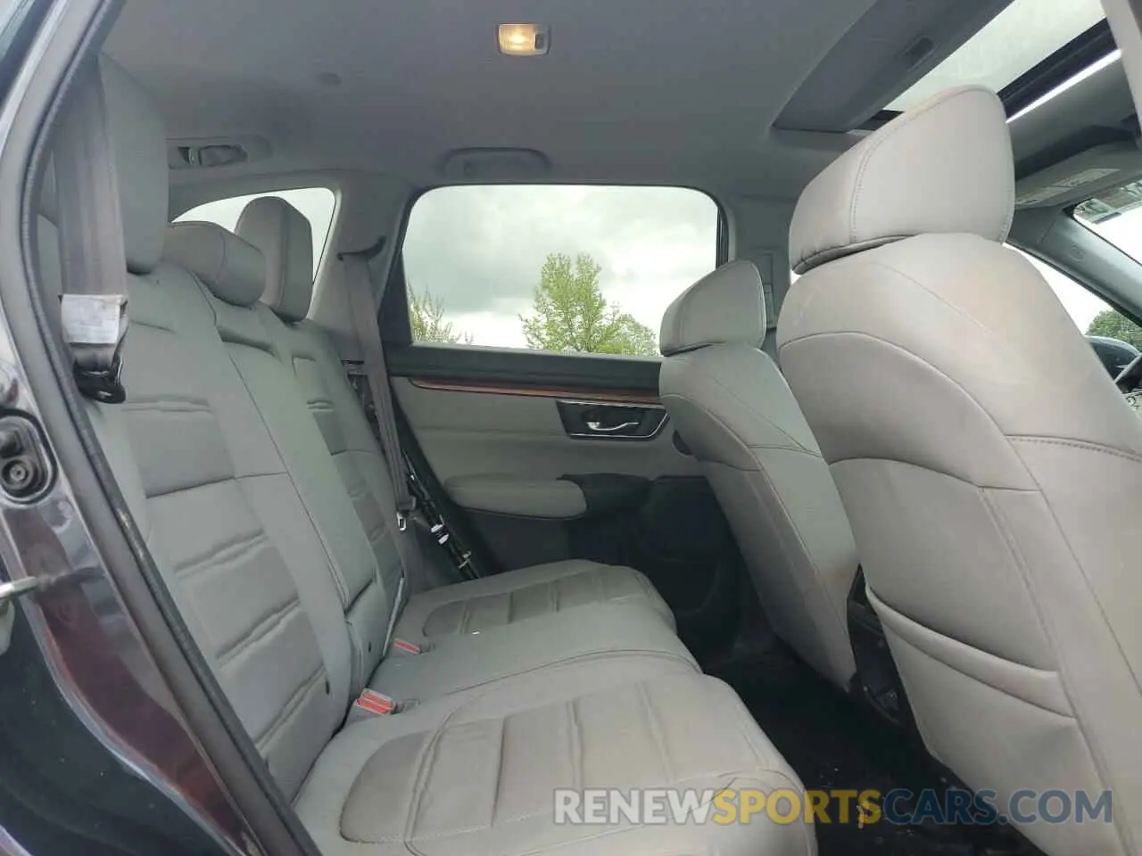 11 Photograph of a damaged car 5J6RW2H80KA010837 HONDA CRV 2019