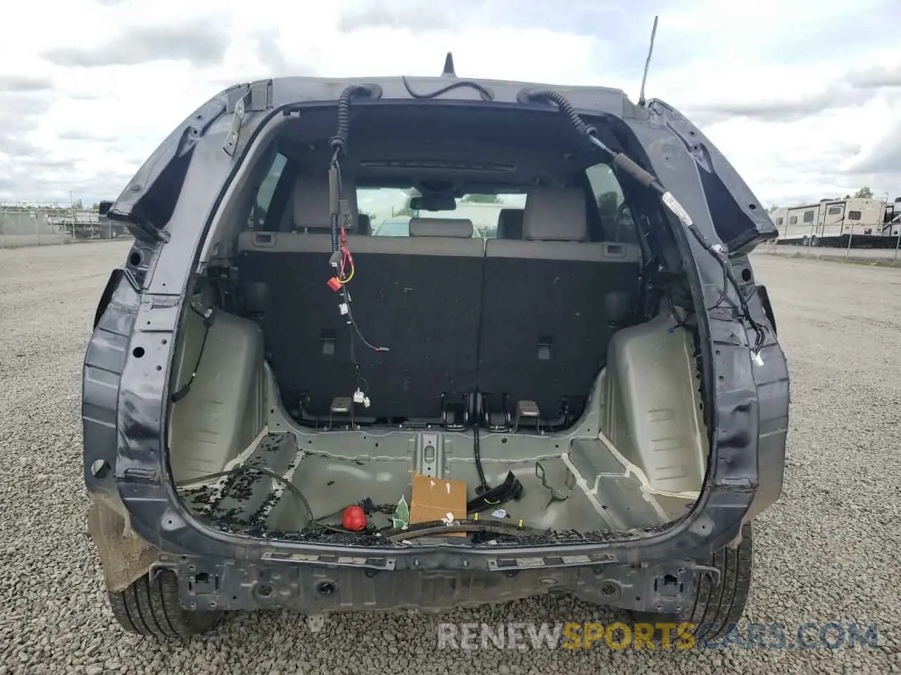 6 Photograph of a damaged car 5J6RW2H80KA010837 HONDA CRV 2019