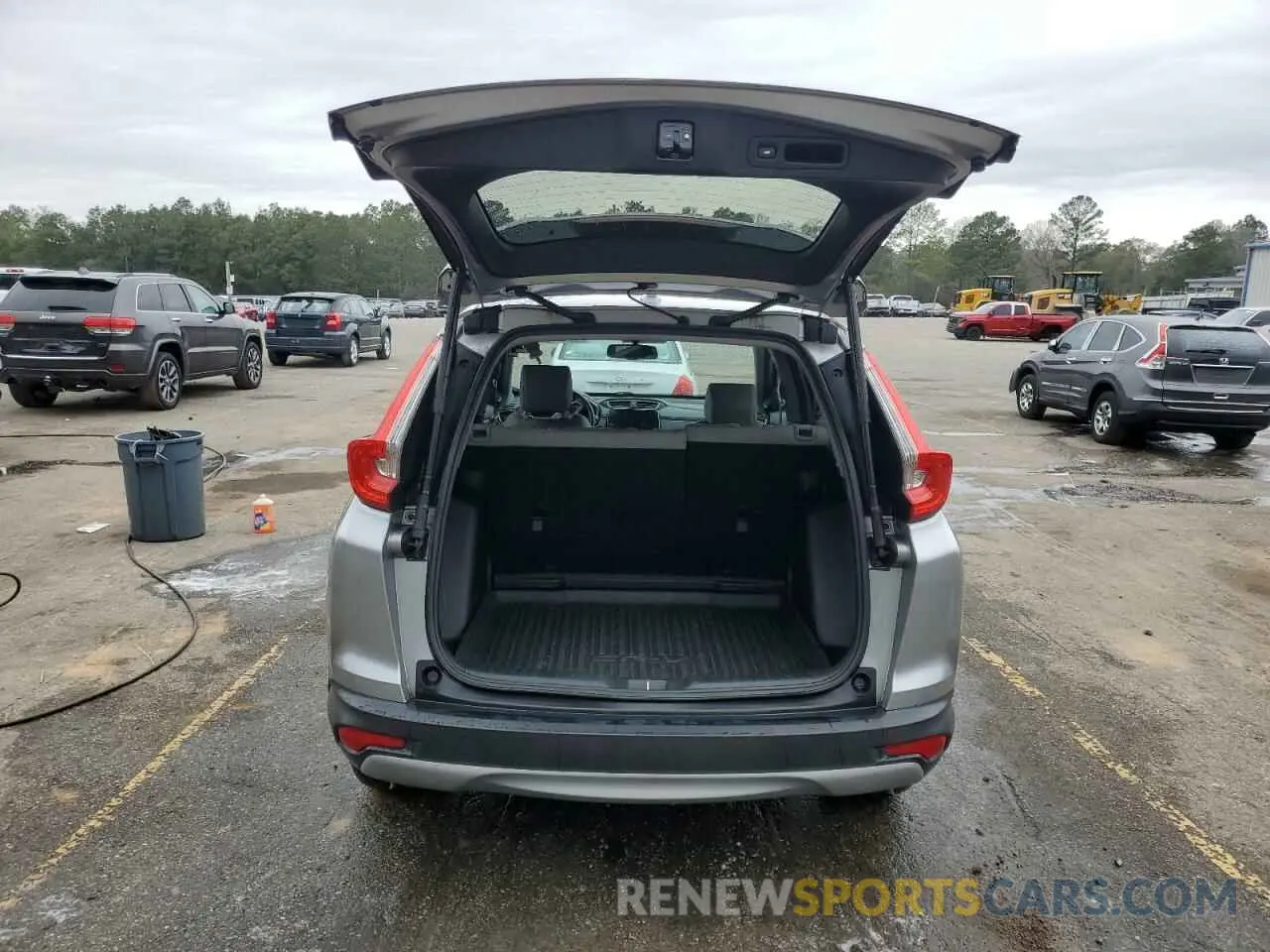 6 Photograph of a damaged car 5J6RW2H83KA009522 HONDA CRV 2019