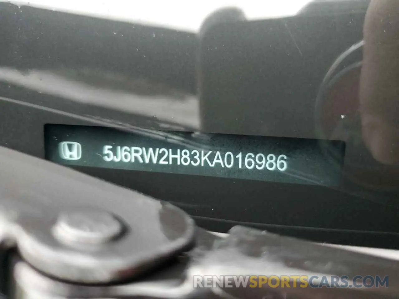 13 Photograph of a damaged car 5J6RW2H83KA016986 HONDA CRV 2019