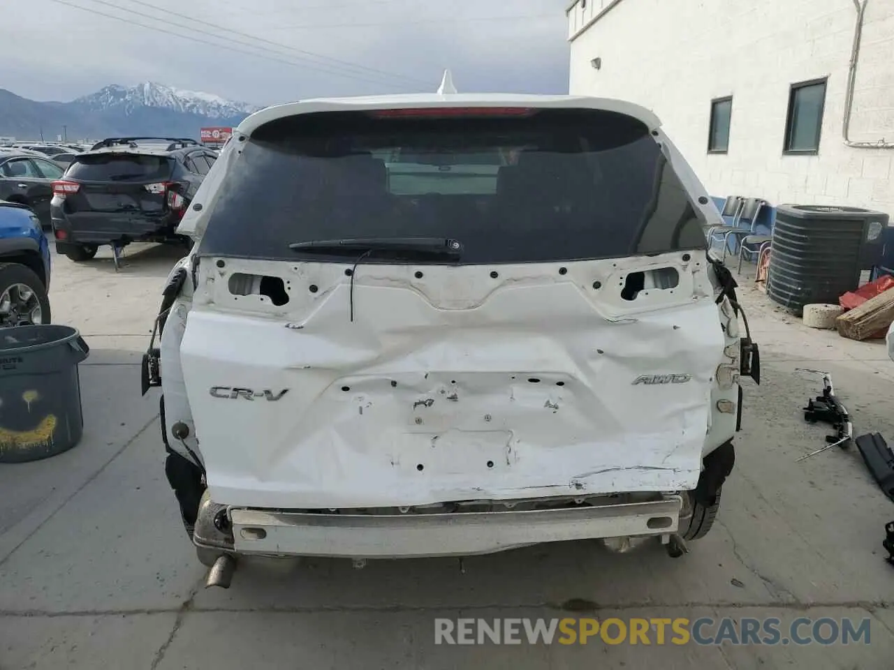 6 Photograph of a damaged car 5J6RW2H84KA019427 HONDA CRV 2019