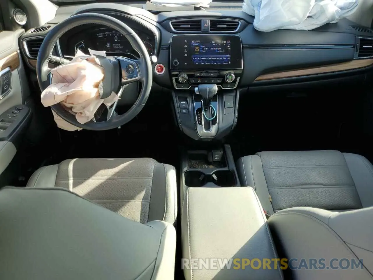8 Photograph of a damaged car 5J6RW2H87KA007952 HONDA CRV 2019