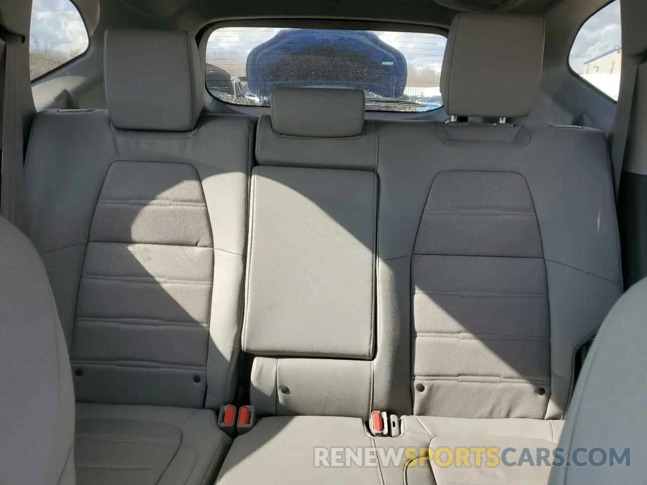 10 Photograph of a damaged car 5J6RW2H88KL021993 HONDA CRV 2019