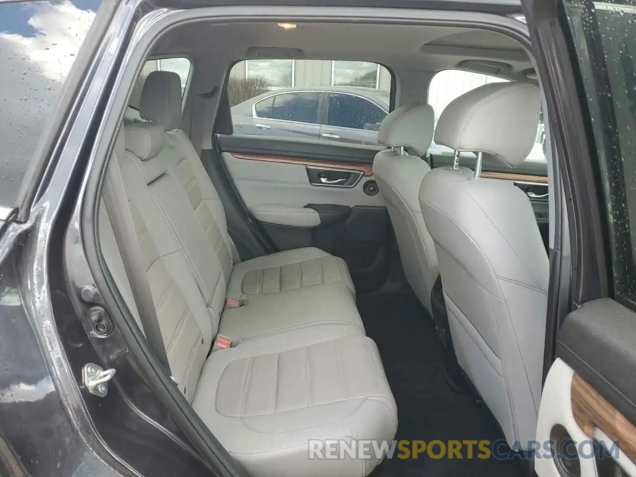11 Photograph of a damaged car 5J6RW2H88KL021993 HONDA CRV 2019