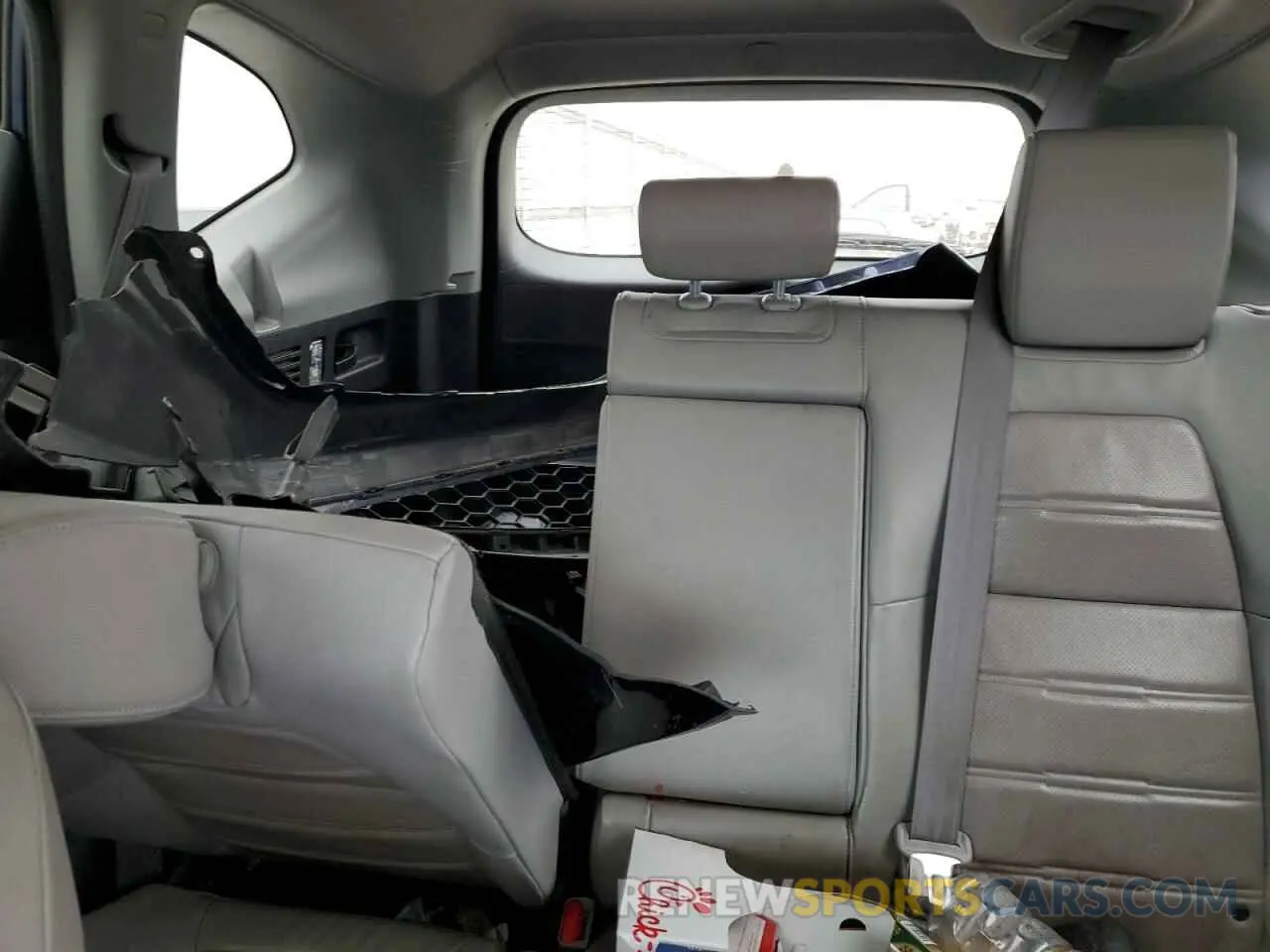 10 Photograph of a damaged car 5J6RW2H89KL000599 HONDA CRV 2019