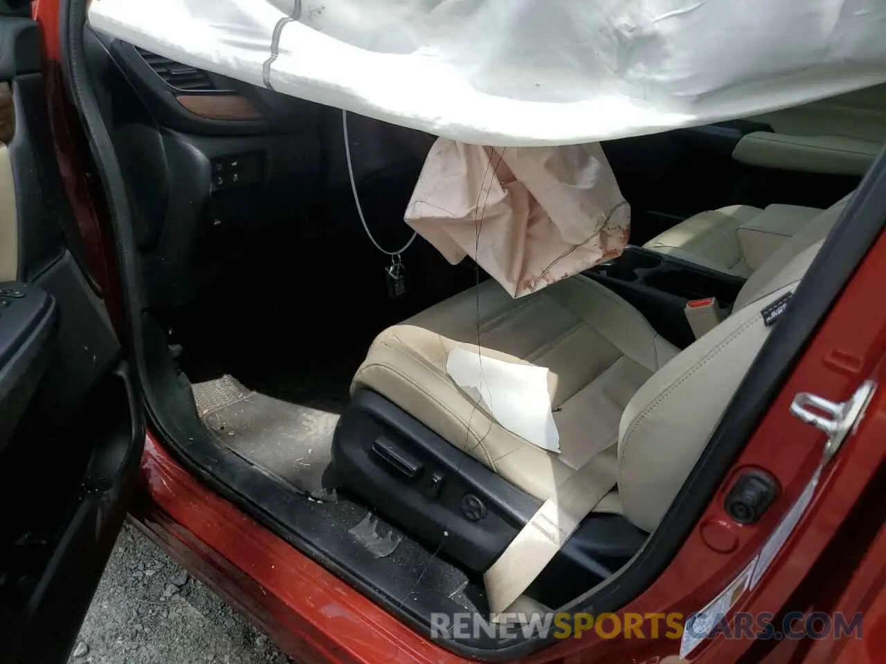 8 Photograph of a damaged car 5J6RW2H94KL000096 HONDA CRV 2019