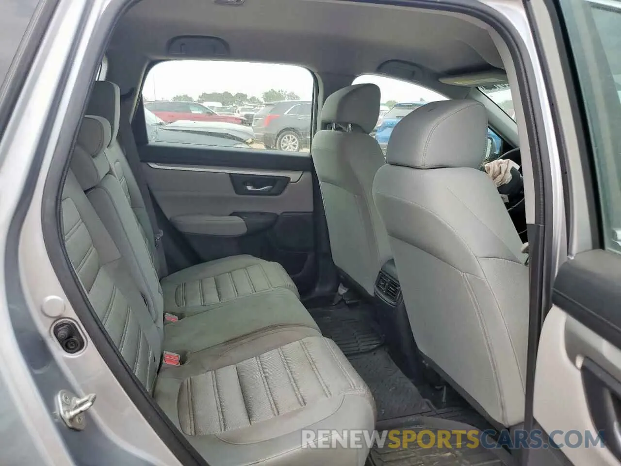 11 Photograph of a damaged car 5J6RW5H33KL000779 HONDA CRV 2019