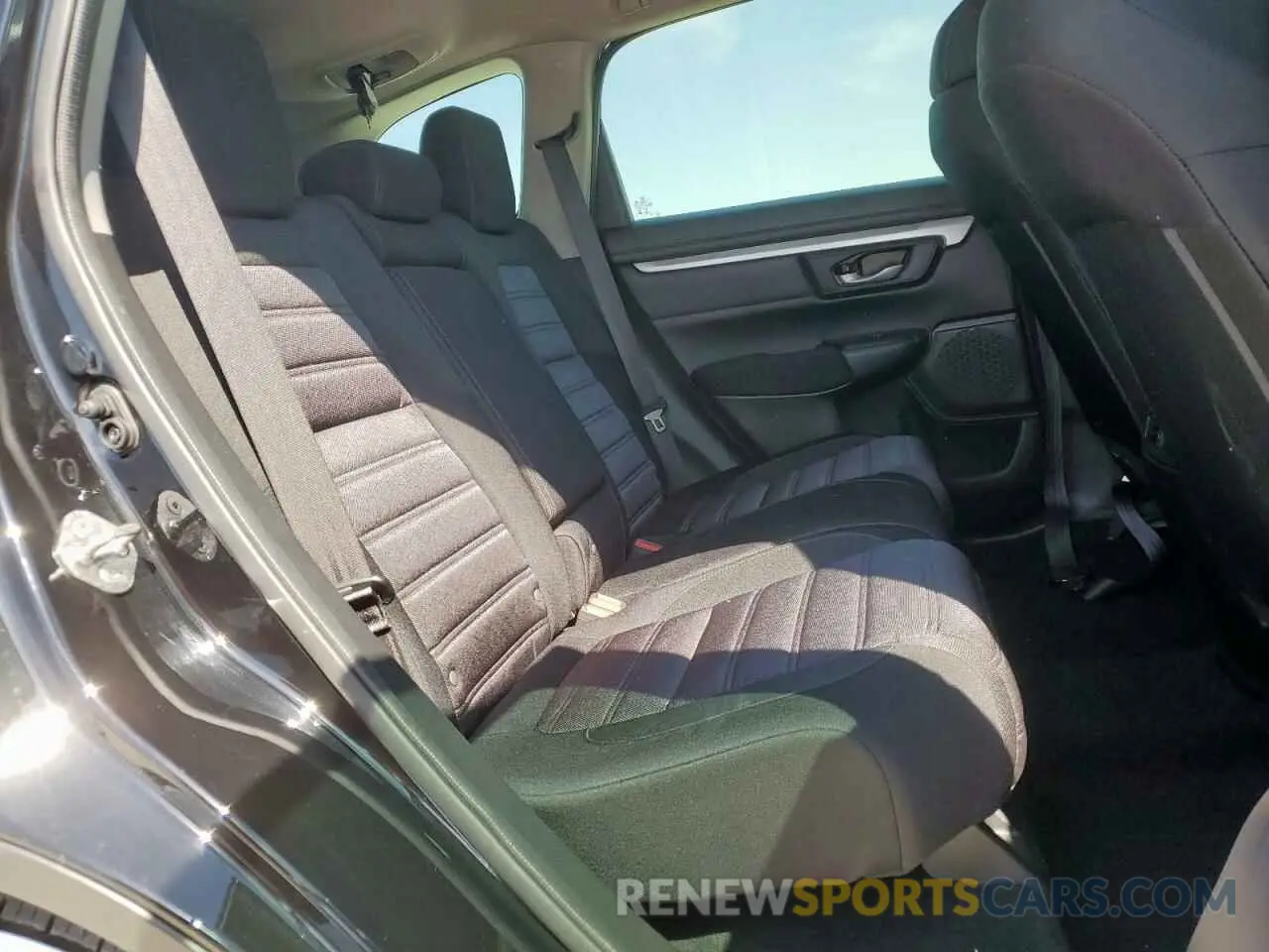 11 Photograph of a damaged car 5J6RW5H34KL003271 HONDA CRV 2019