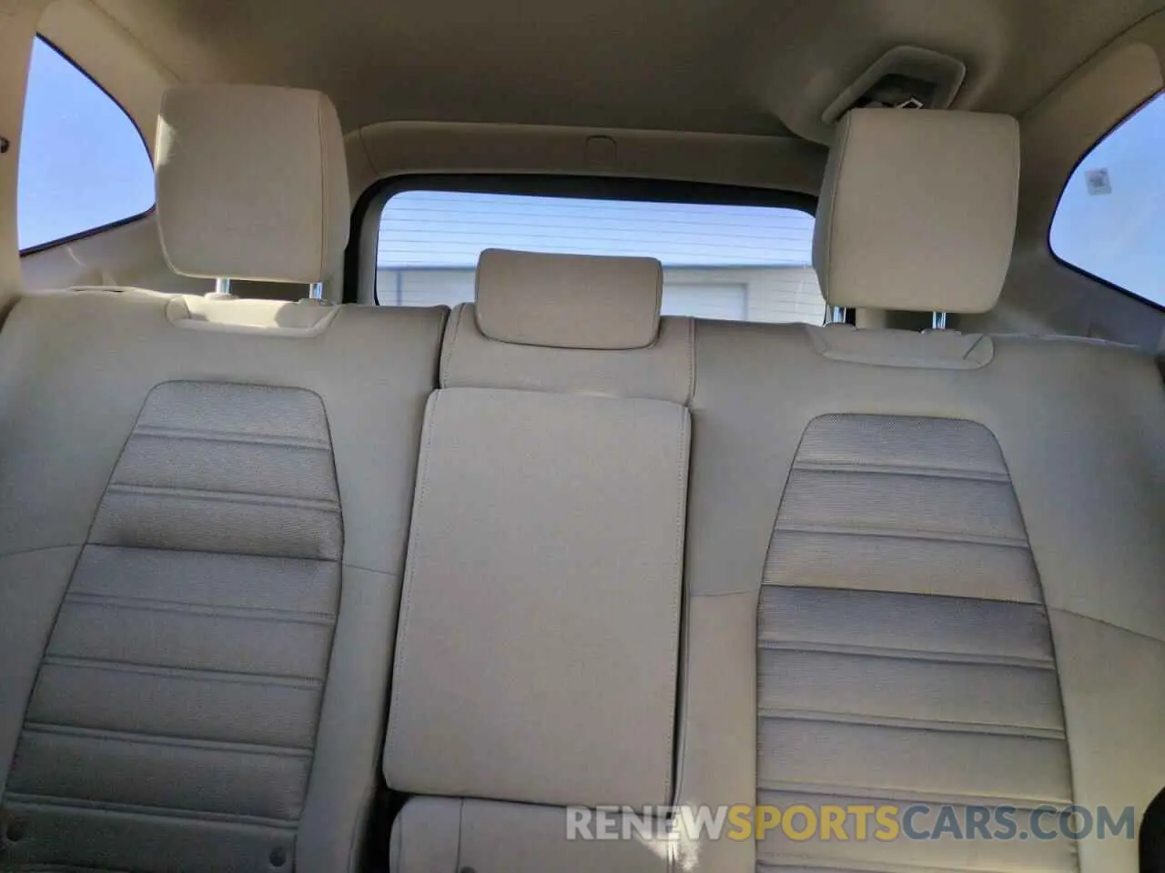 10 Photograph of a damaged car 5J6RW5H34KL005229 HONDA CRV 2019