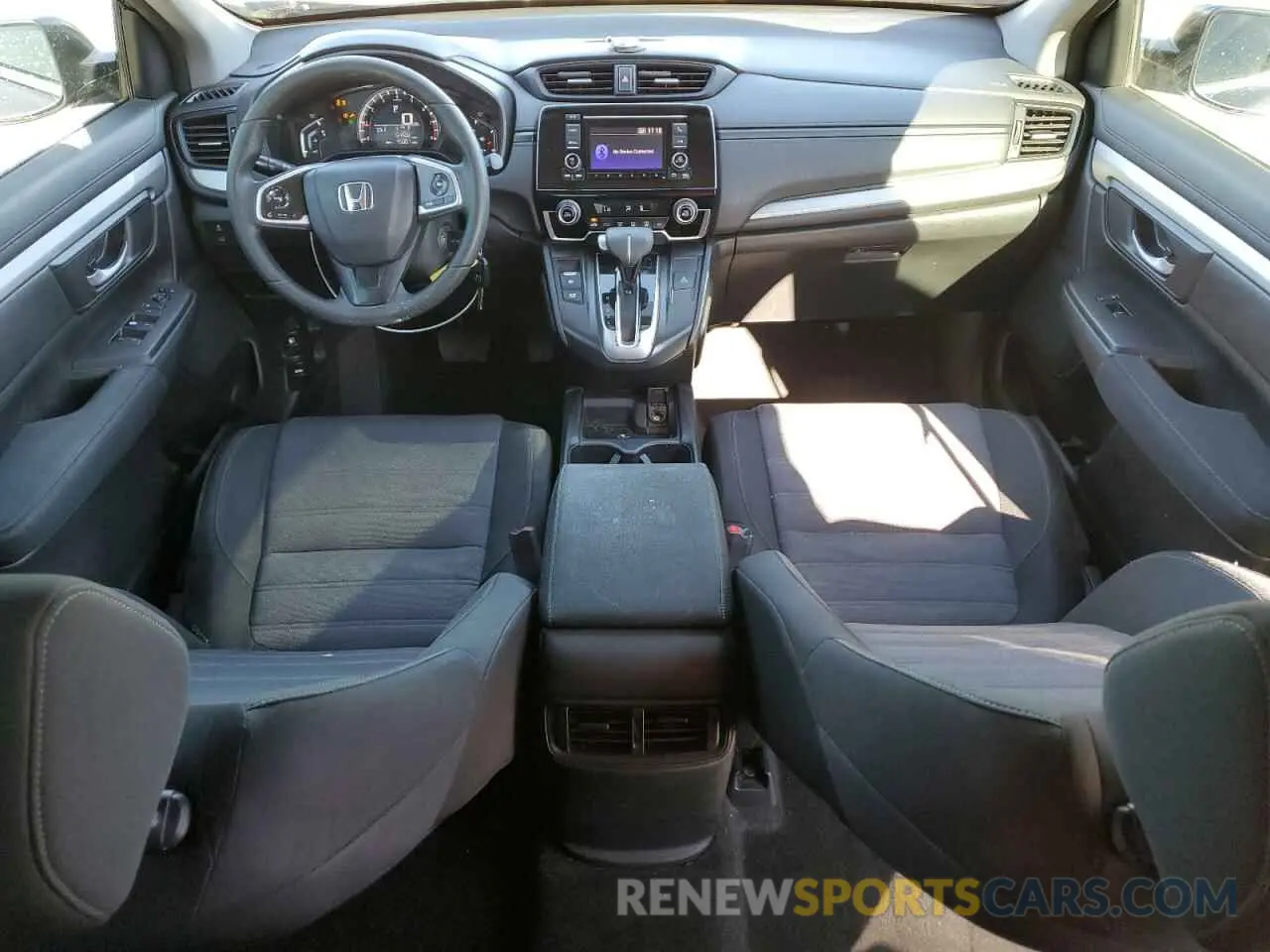 8 Photograph of a damaged car 5J6RW5H36KL003269 HONDA CRV 2019