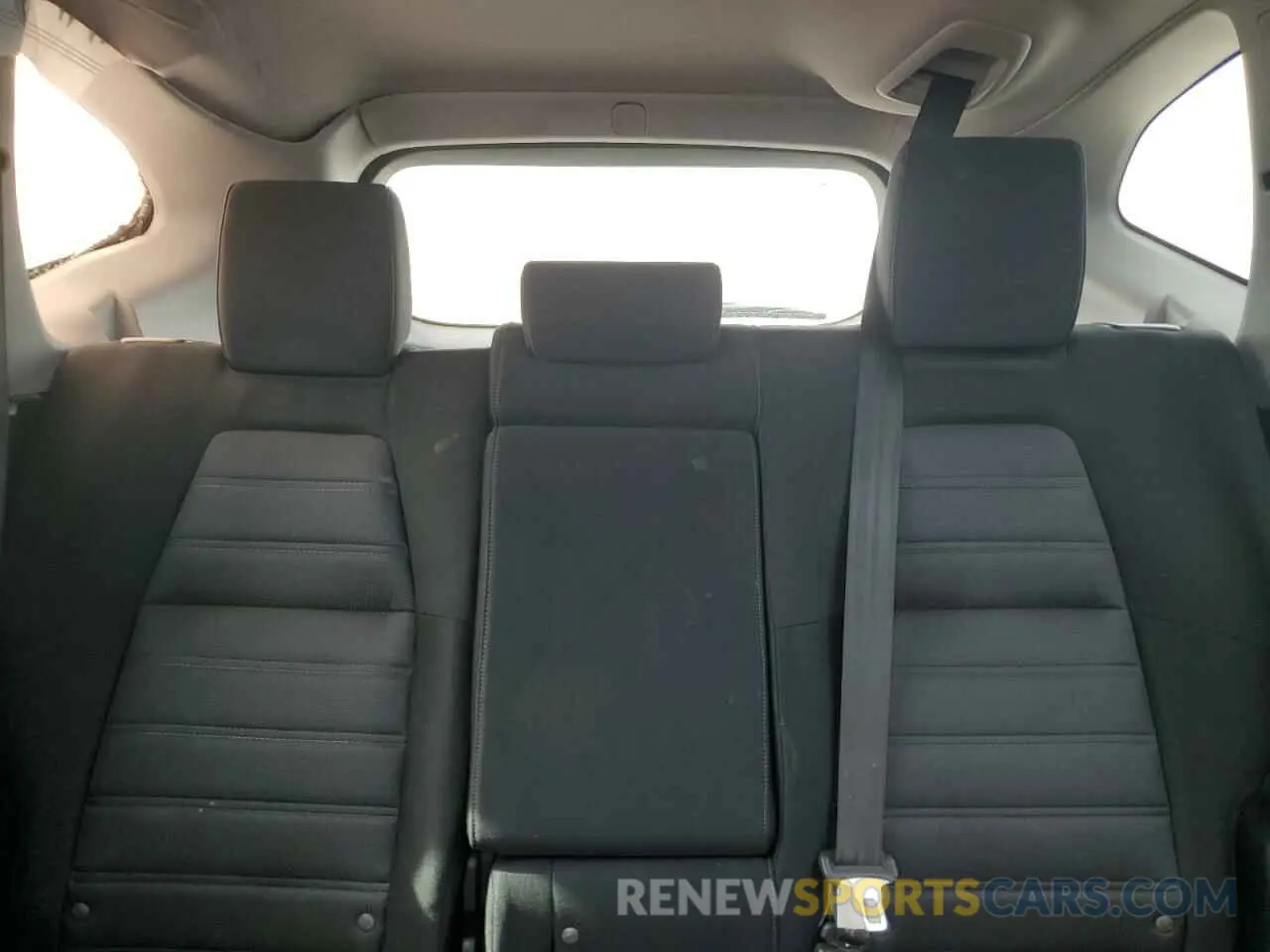 10 Photograph of a damaged car 5J6RW5H38KL003290 HONDA CRV 2019