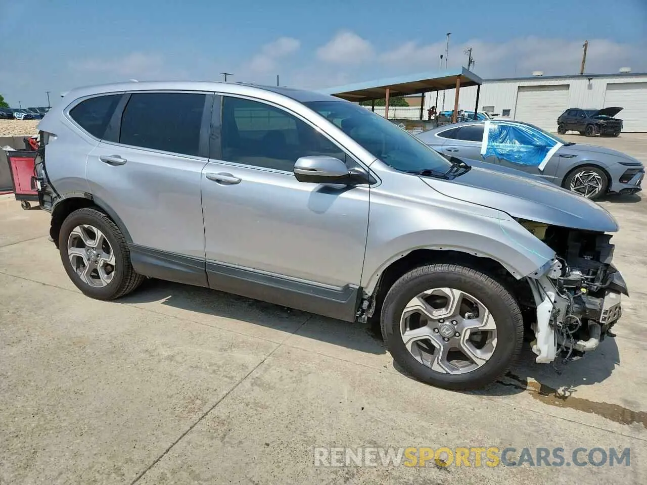 4 Photograph of a damaged car 7FARW1H58KE023157 HONDA CRV 2019