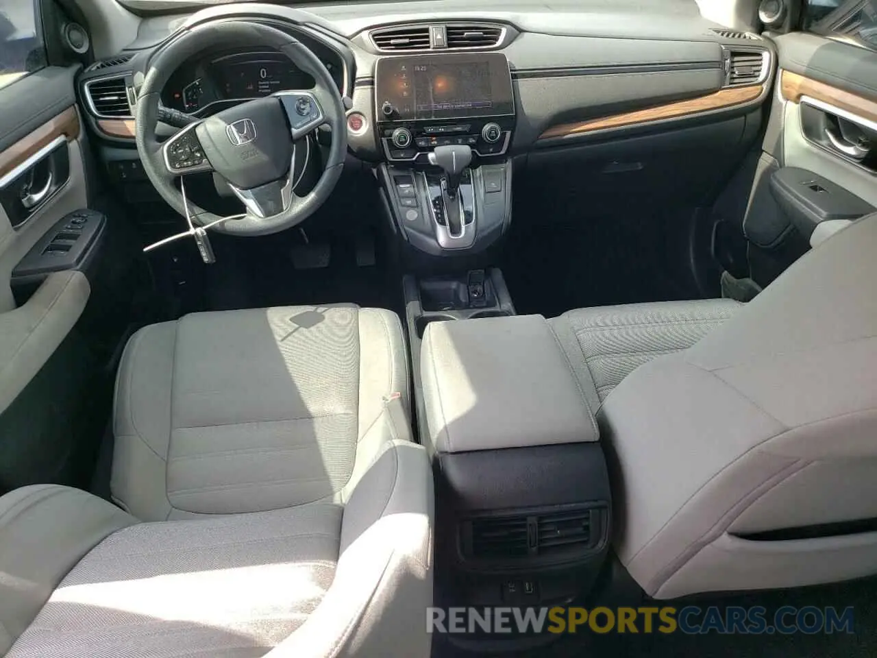 8 Photograph of a damaged car 7FARW2H50KE027452 HONDA CRV 2019