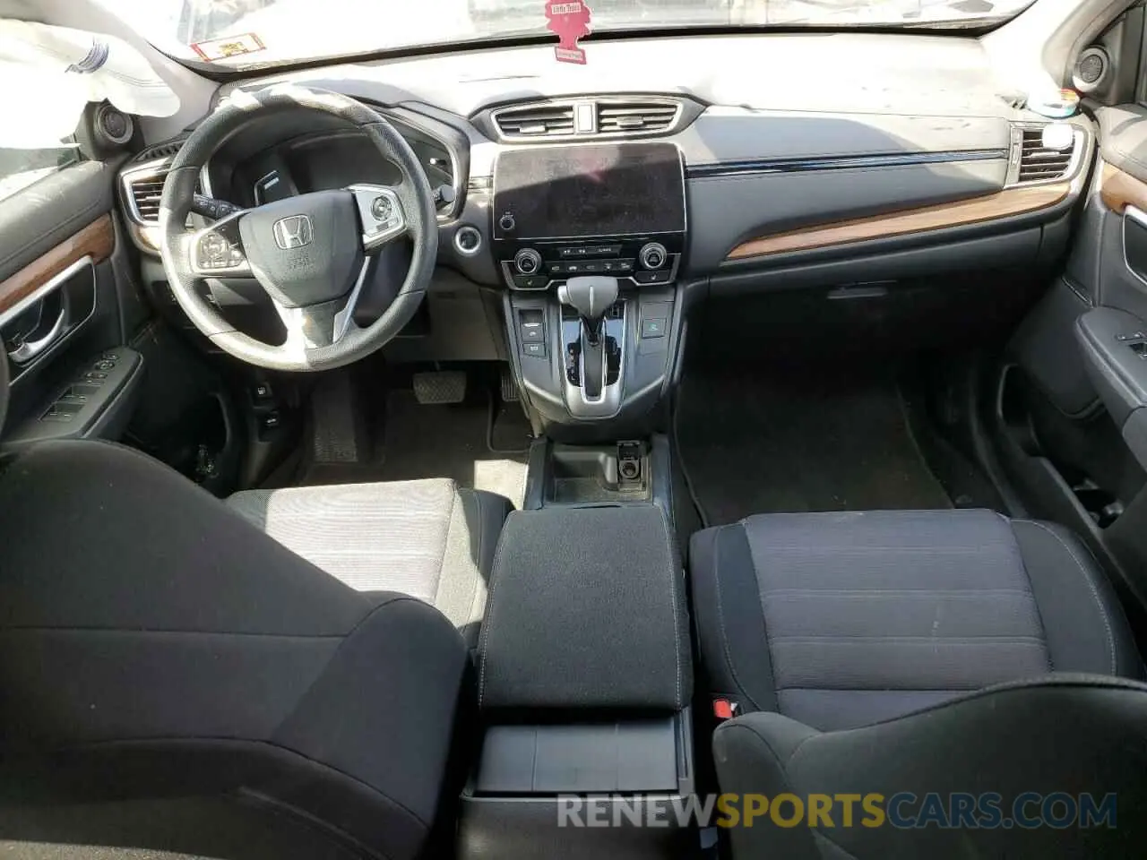 8 Photograph of a damaged car 7FARW2H53KE048764 HONDA CRV 2019