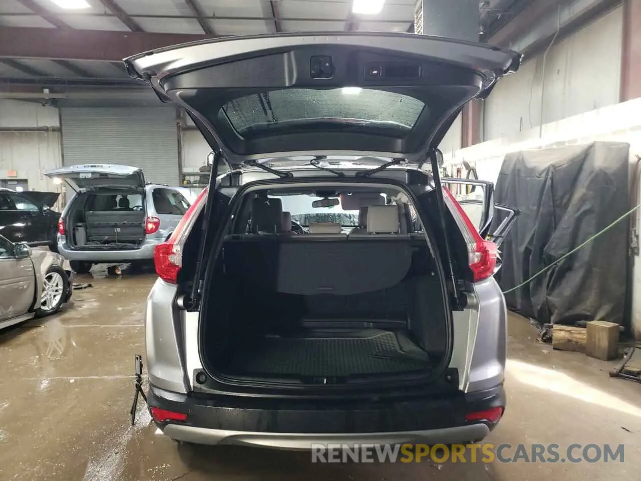 6 Photograph of a damaged car 7FARW2H81KE020360 HONDA CRV 2019