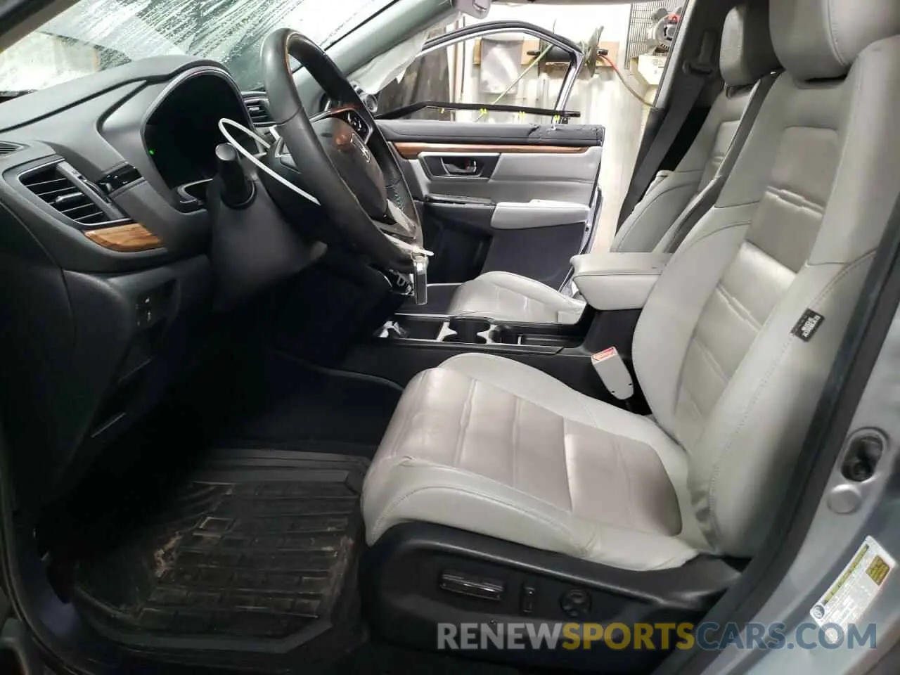 7 Photograph of a damaged car 7FARW2H81KE020360 HONDA CRV 2019