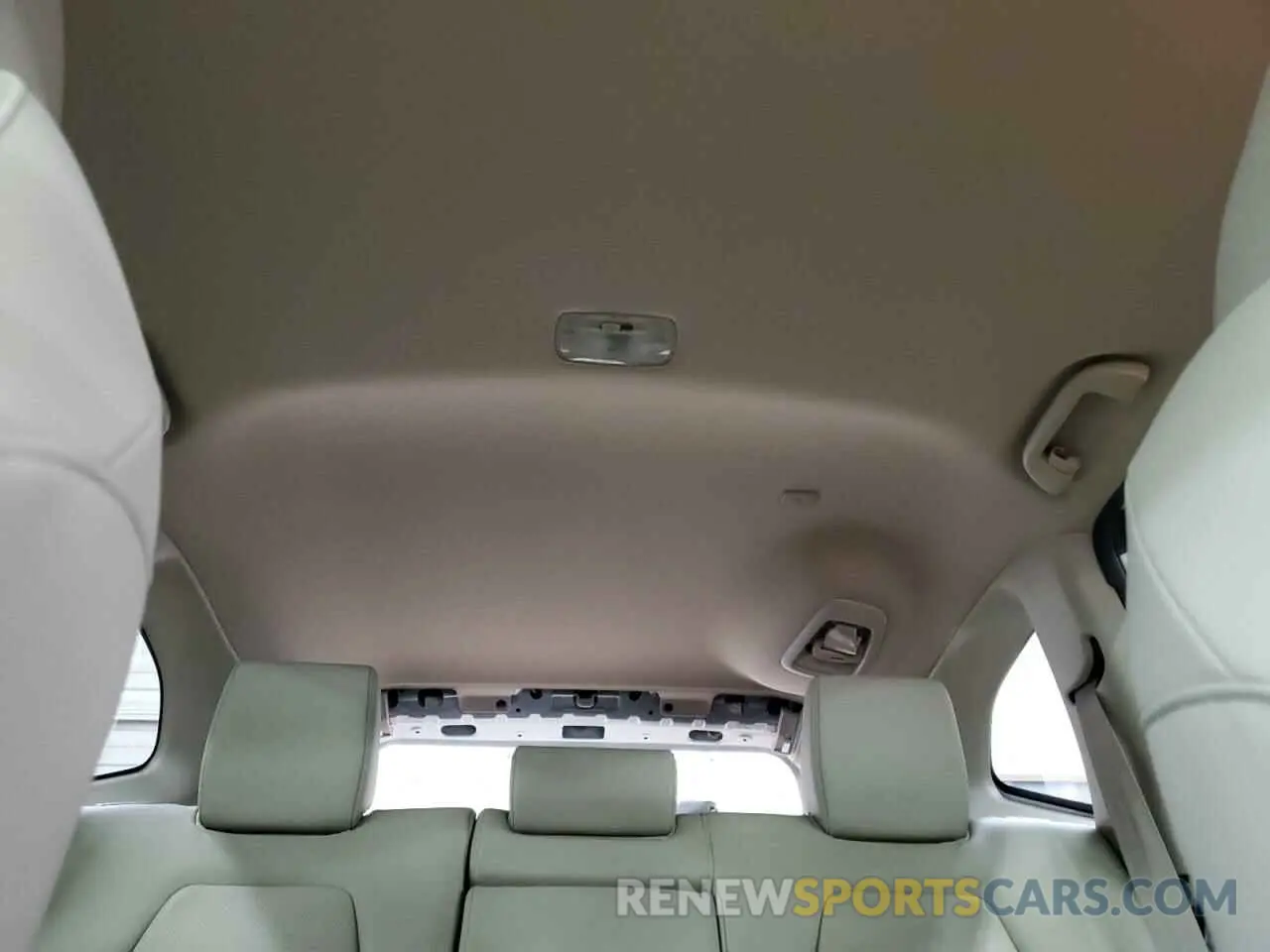 10 Photograph of a damaged car JHLRW2H94KX000102 HONDA CRV 2019