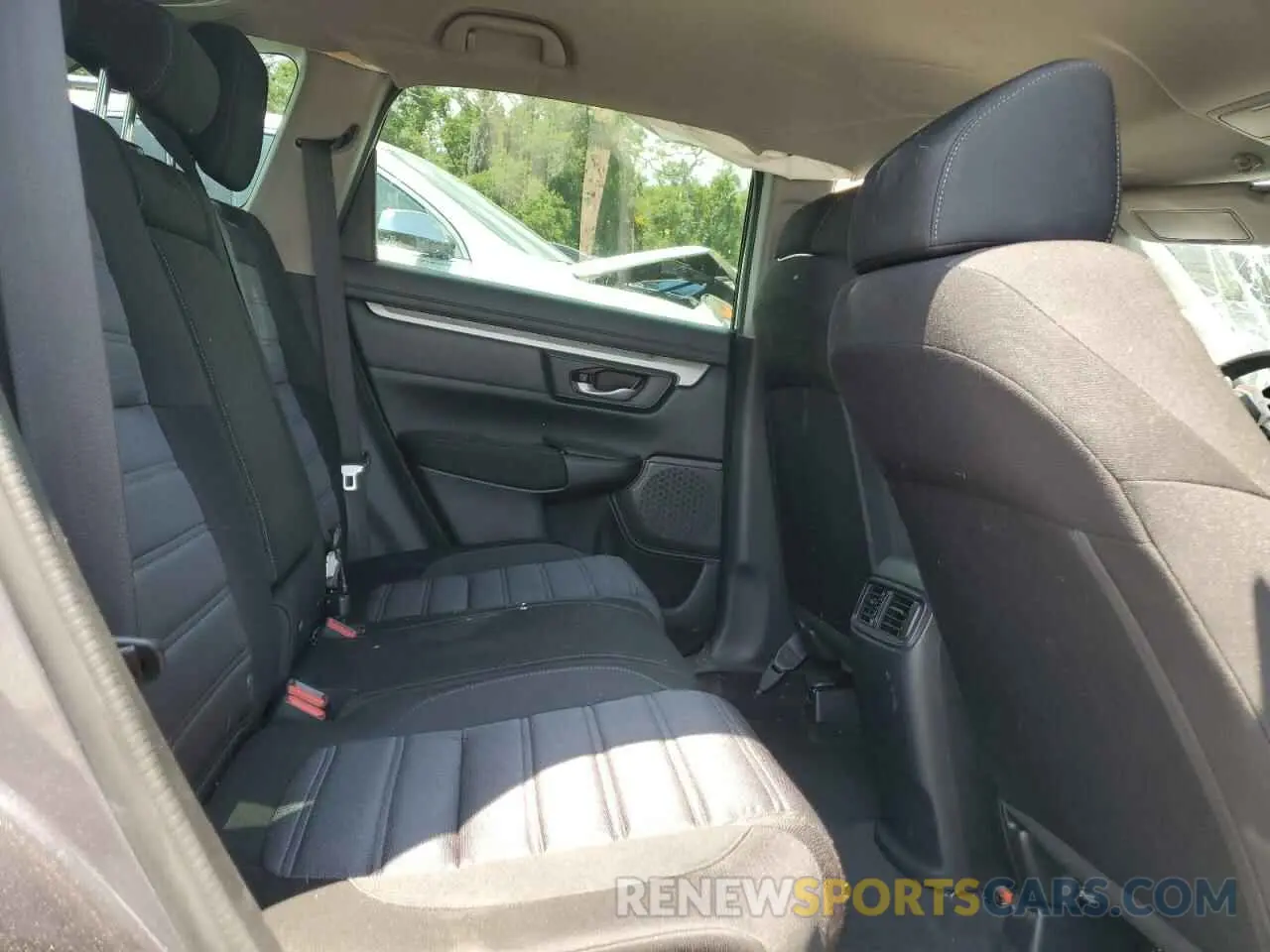 11 Photograph of a damaged car 2HKRW1H2XLH415951 HONDA CRV 2020