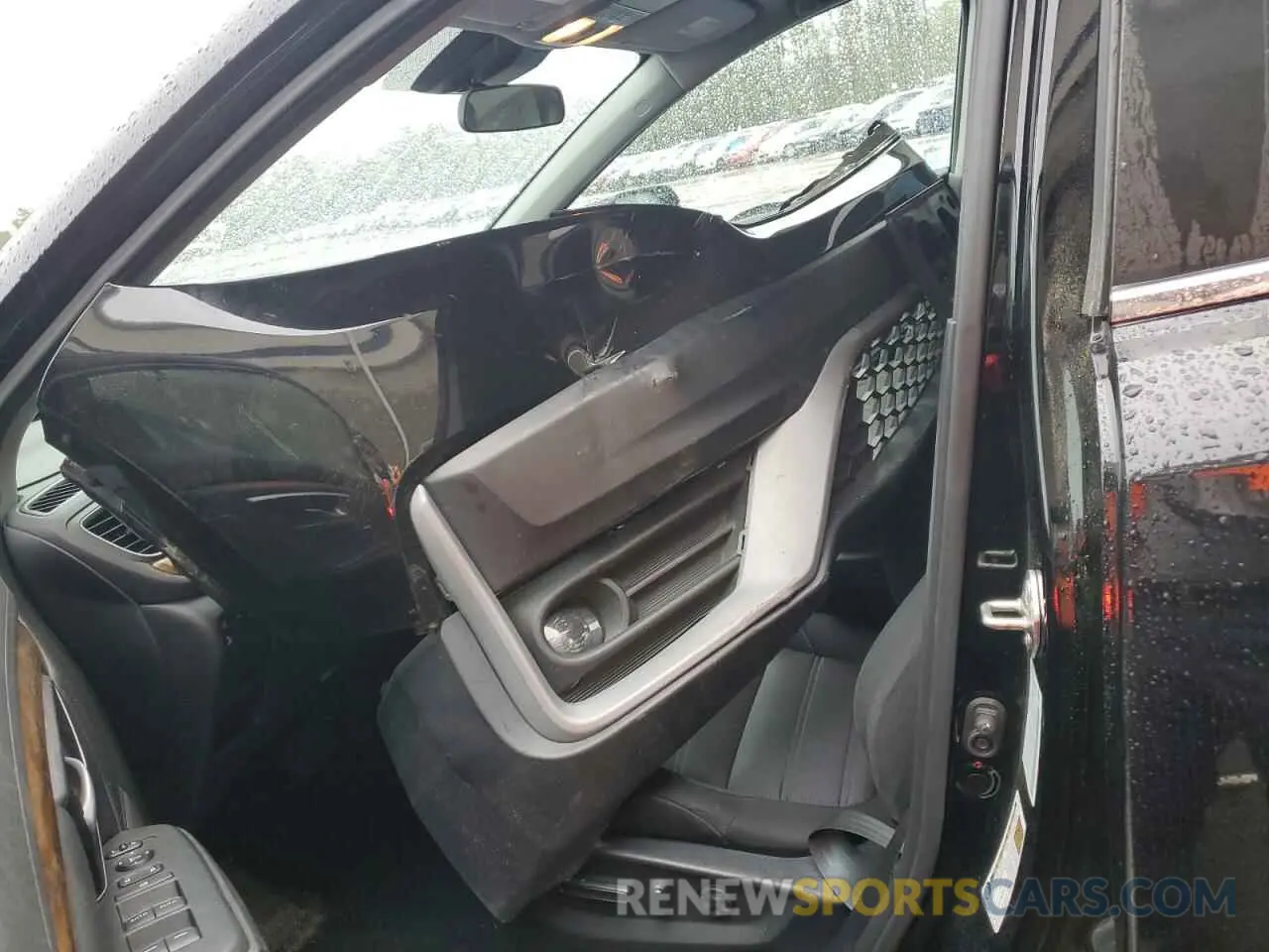 7 Photograph of a damaged car 2HKRW1H51LH401589 HONDA CRV 2020