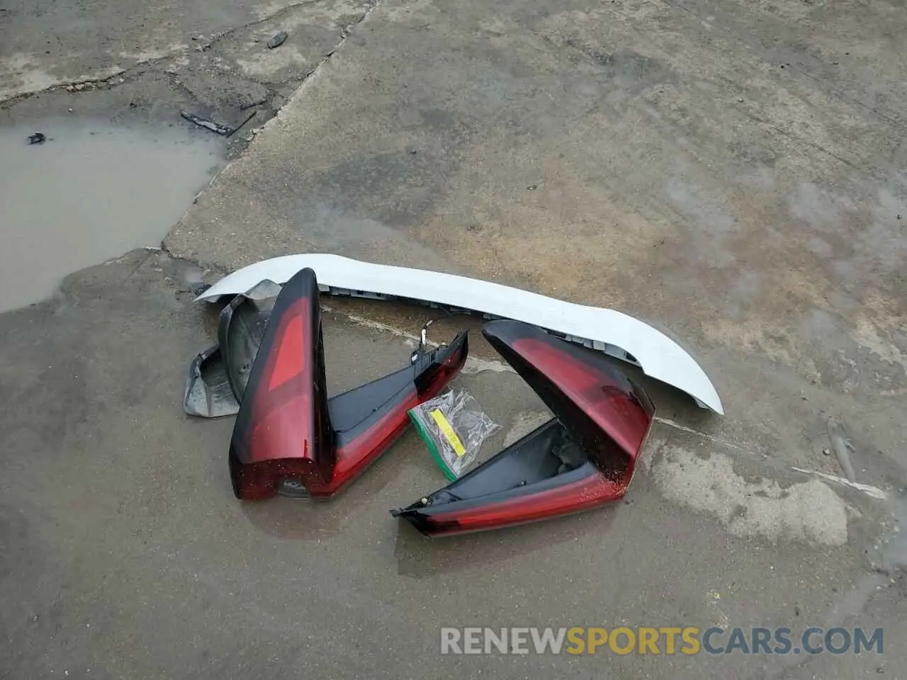 13 Photograph of a damaged car 2HKRW1H89LH426038 HONDA CRV 2020