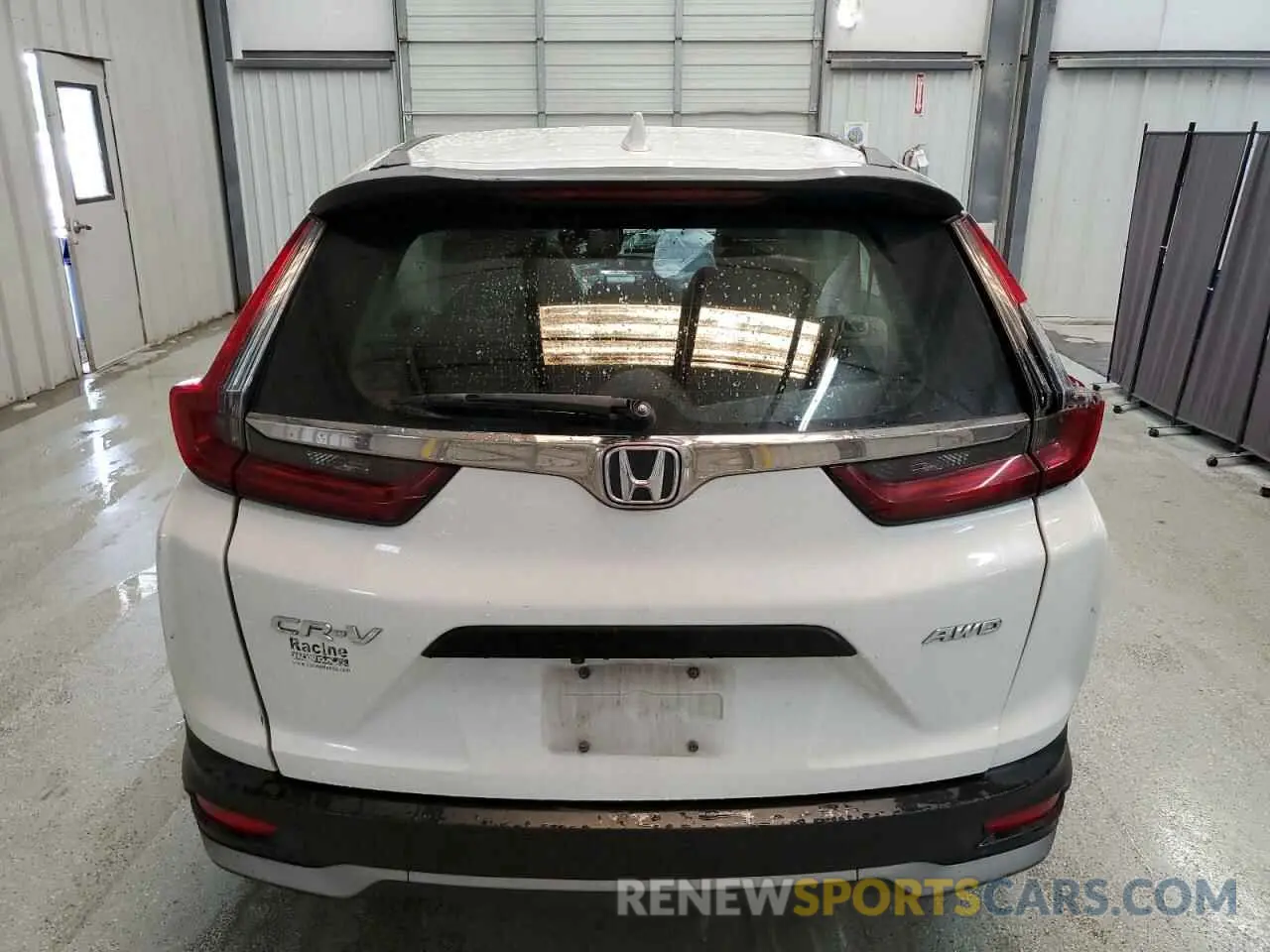 6 Photograph of a damaged car 2HKRW2H27LH636168 HONDA CRV 2020