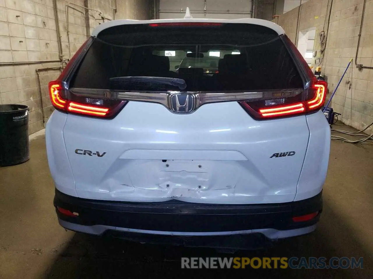 6 Photograph of a damaged car 2HKRW2H53LH651731 HONDA CRV 2020