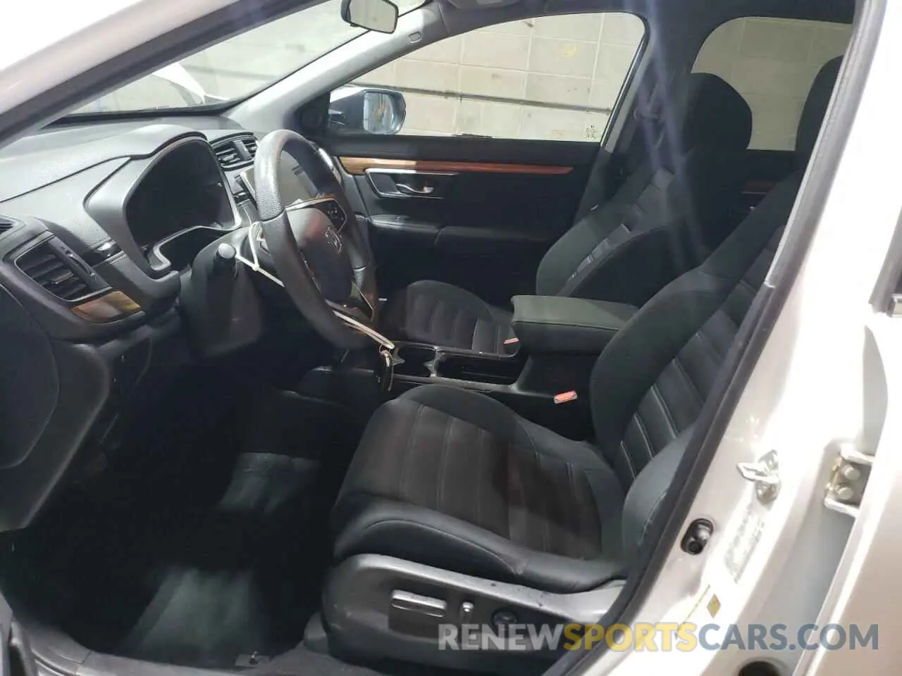 7 Photograph of a damaged car 2HKRW2H53LH651731 HONDA CRV 2020