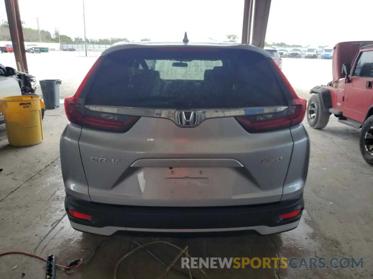 6 Photograph of a damaged car 2HKRW2H57LH656897 HONDA CRV 2020