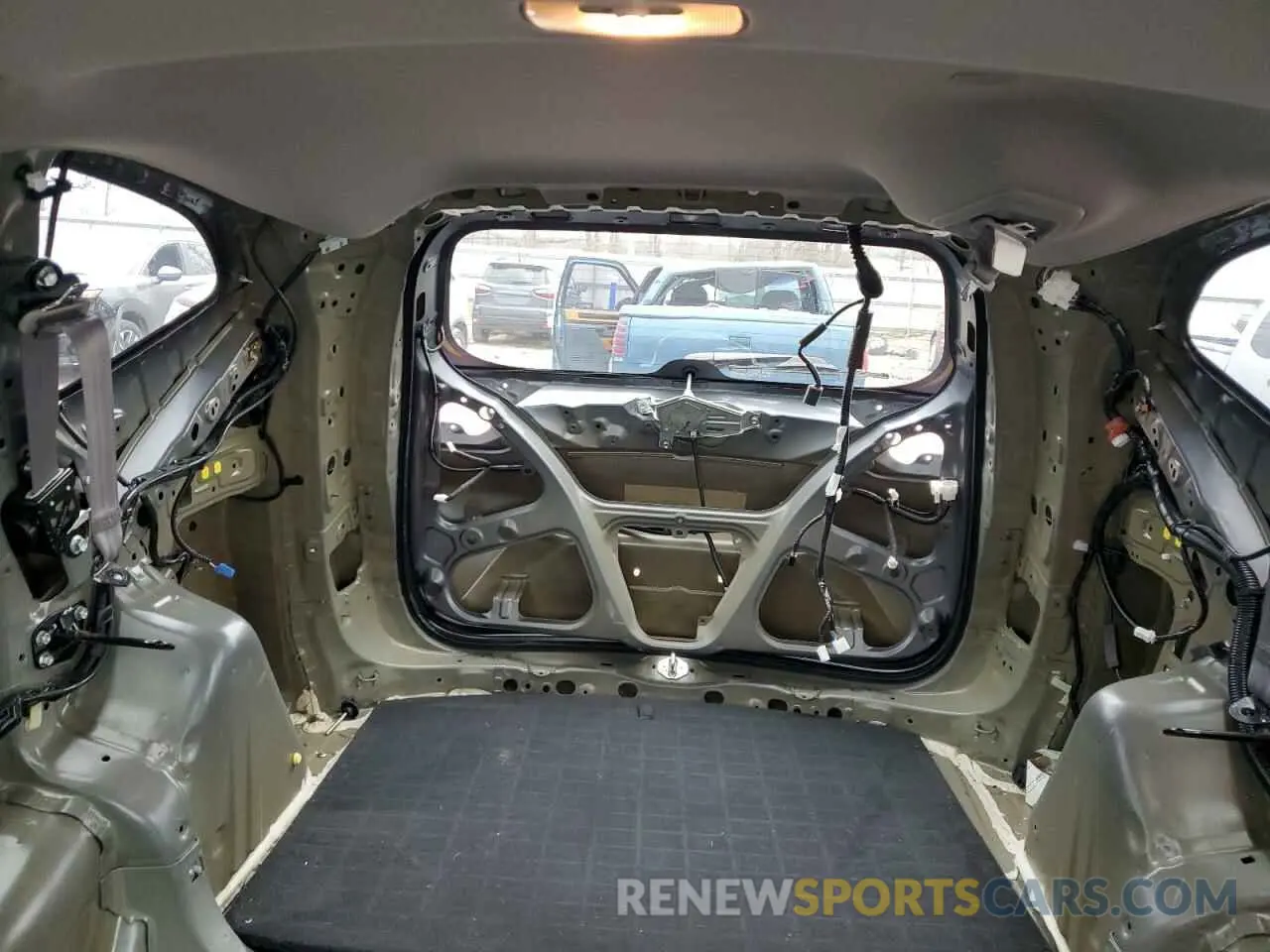 10 Photograph of a damaged car 2HKRW2H58LH681033 HONDA CRV 2020