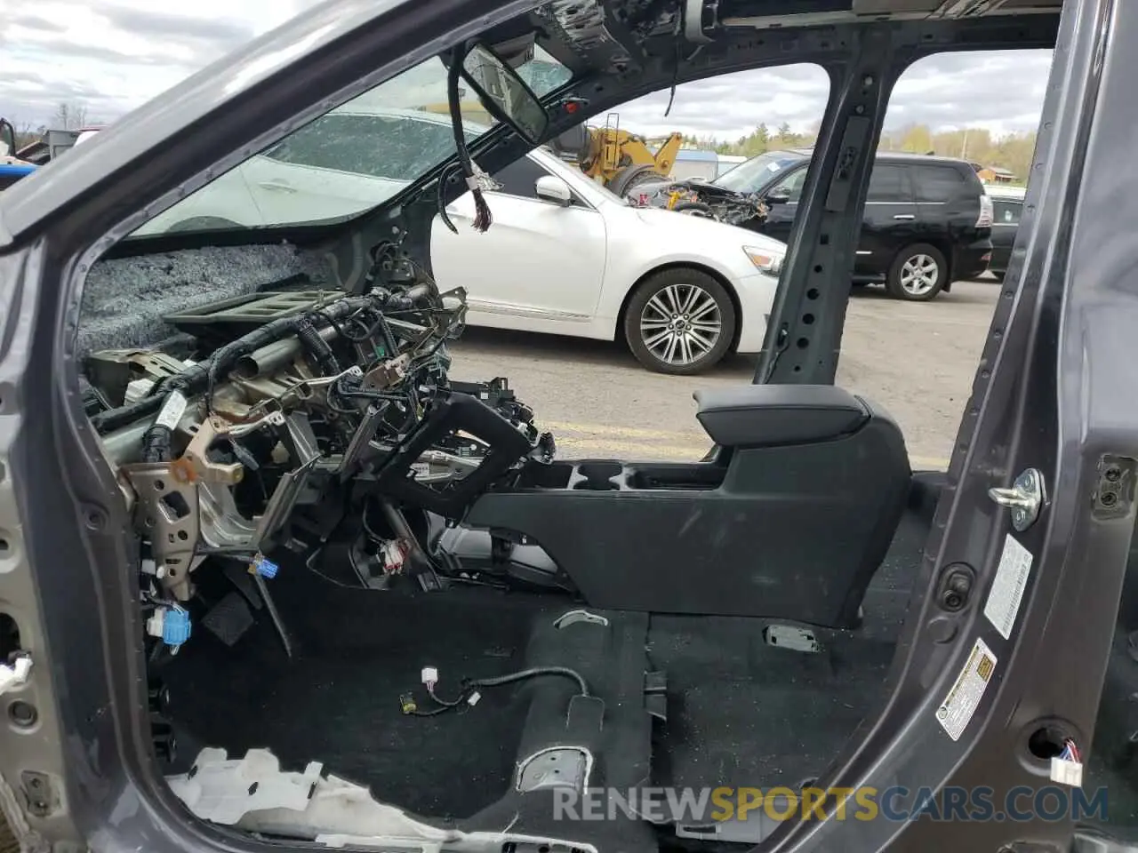 7 Photograph of a damaged car 2HKRW2H85LH675846 HONDA CRV 2020