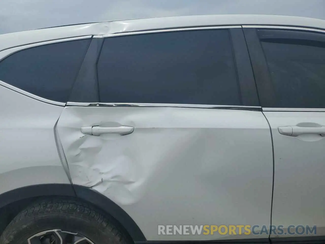 11 Photograph of a damaged car 5J6RW2H58LL041247 HONDA CRV 2020