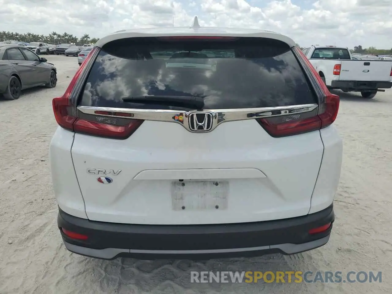 6 Photograph of a damaged car 7FARW1H51LE026970 HONDA CRV 2020