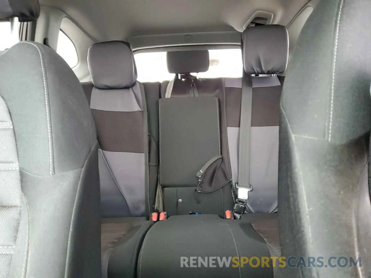 10 Photograph of a damaged car 2HKRW1H28MH002380 HONDA CRV 2021