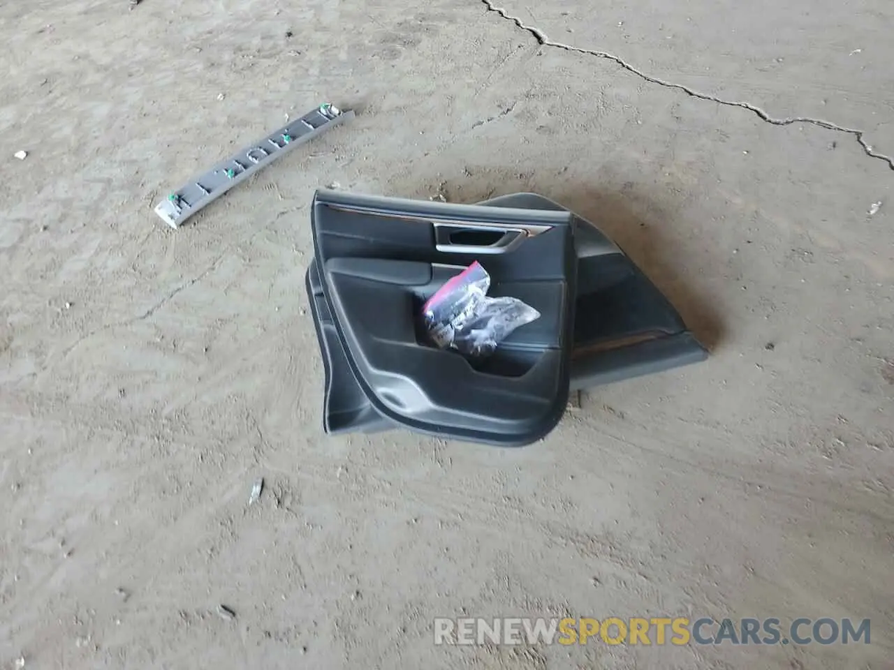 13 Photograph of a damaged car 2HKRW1H51MH410018 HONDA CRV 2021