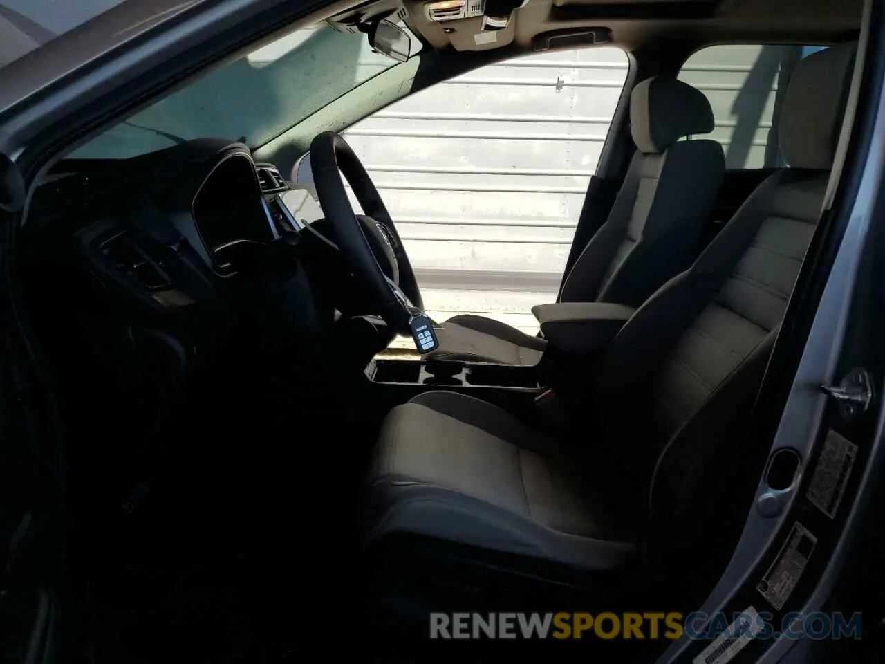 7 Photograph of a damaged car 2HKRW2H55MH674767 HONDA CRV 2021