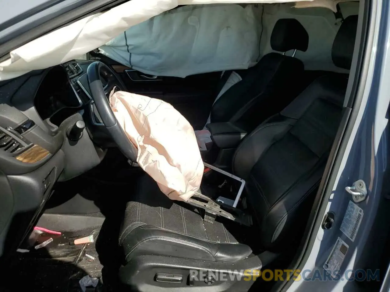 7 Photograph of a damaged car 2HKRW1H86NH401181 HONDA CRV 2022