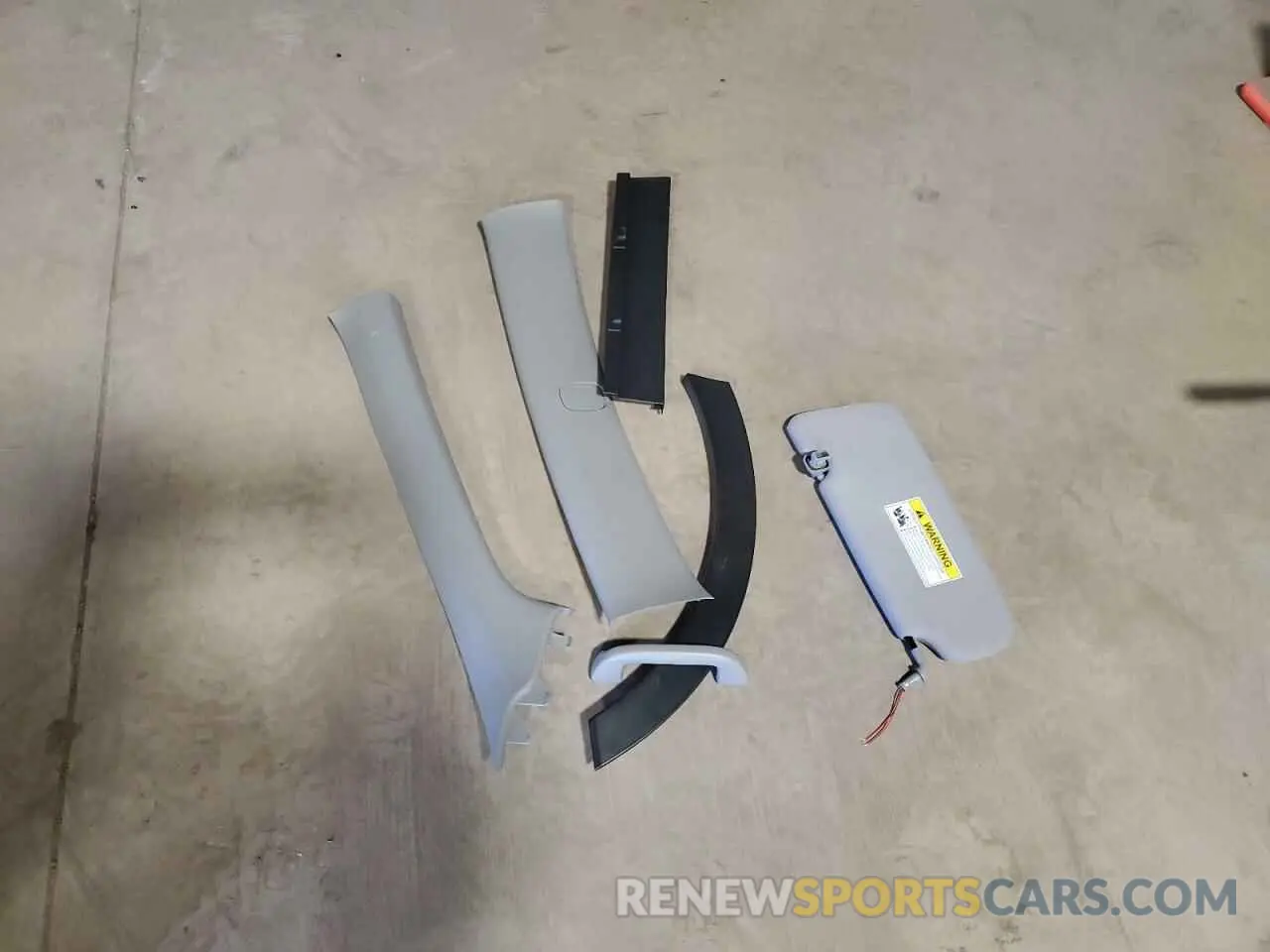 13 Photograph of a damaged car 2HKRW2H50NH600982 HONDA CRV 2022