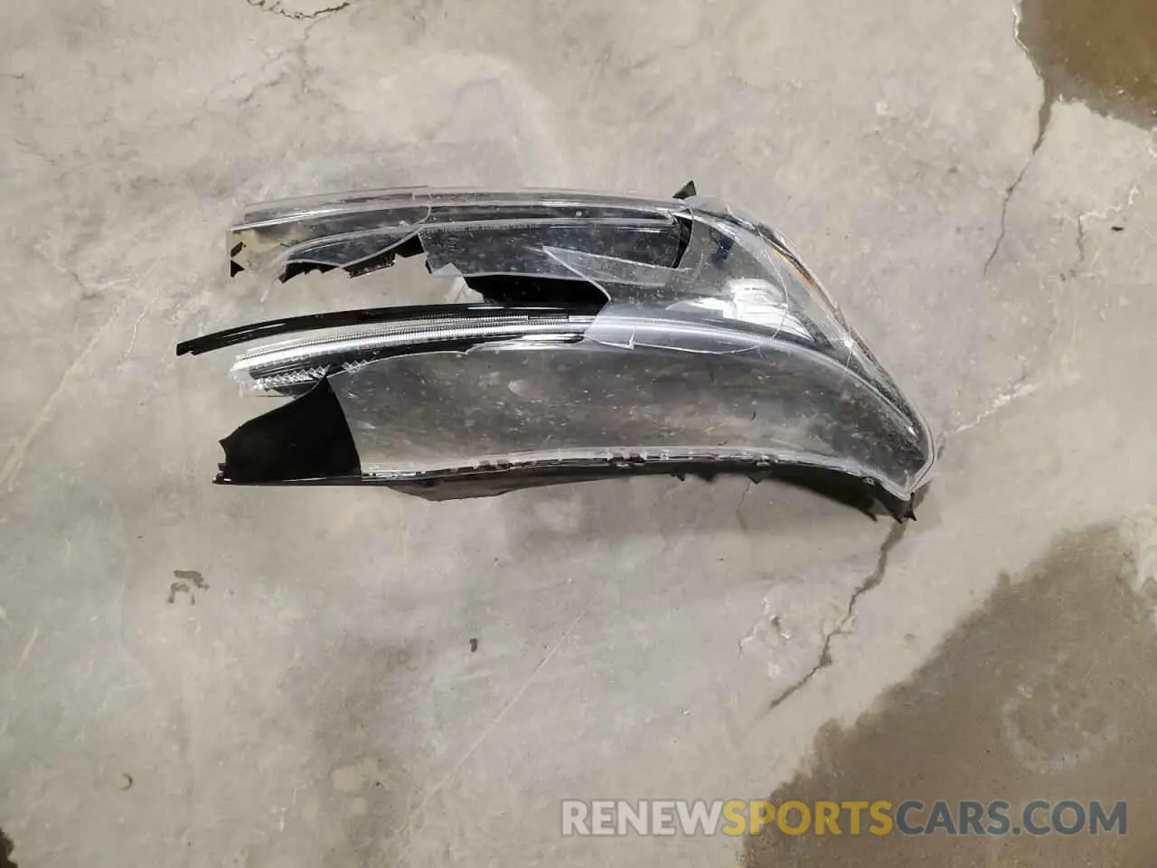 13 Photograph of a damaged car 2HKRW2H83NH209836 HONDA CRV 2022