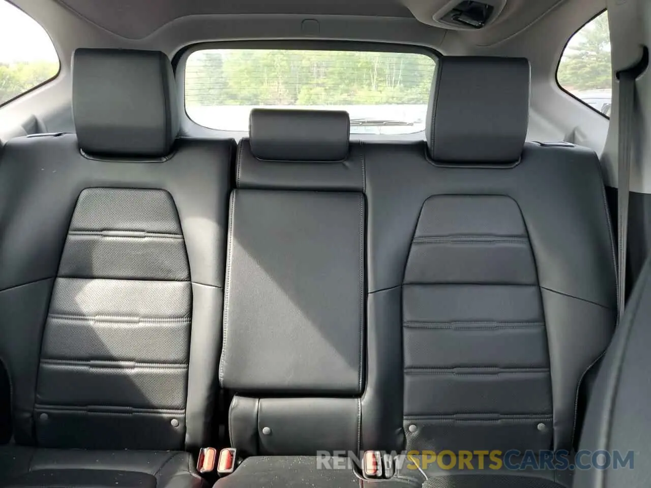 10 Photograph of a damaged car 2HKRW2H85NH668351 HONDA CRV 2022