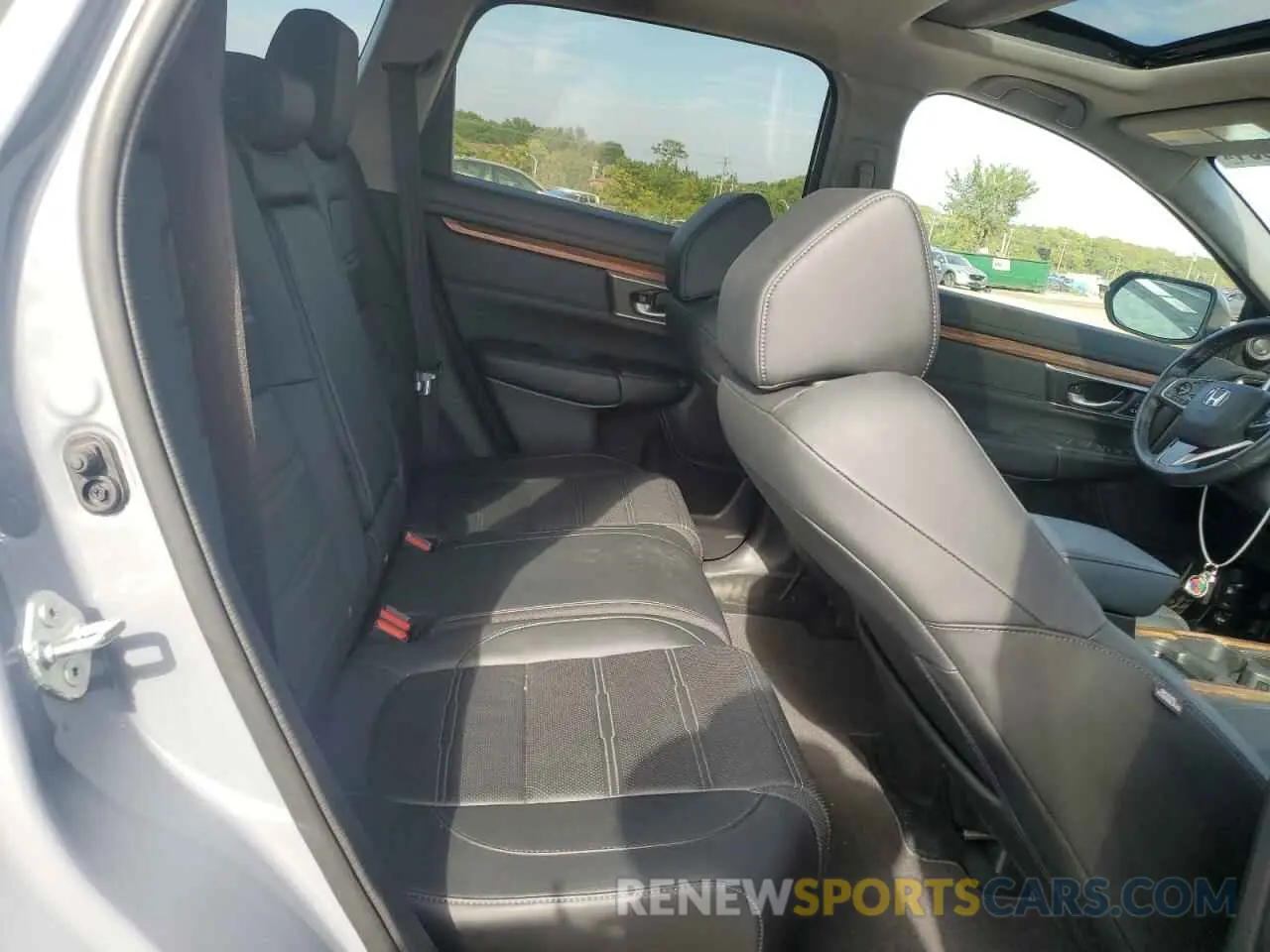 11 Photograph of a damaged car 2HKRW2H8XNH605813 HONDA CRV 2022