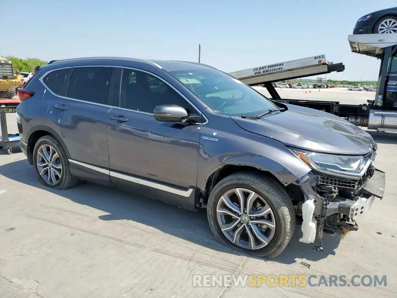 4 Photograph of a damaged car 5J6RT6H92NL038365 HONDA CRV 2022
