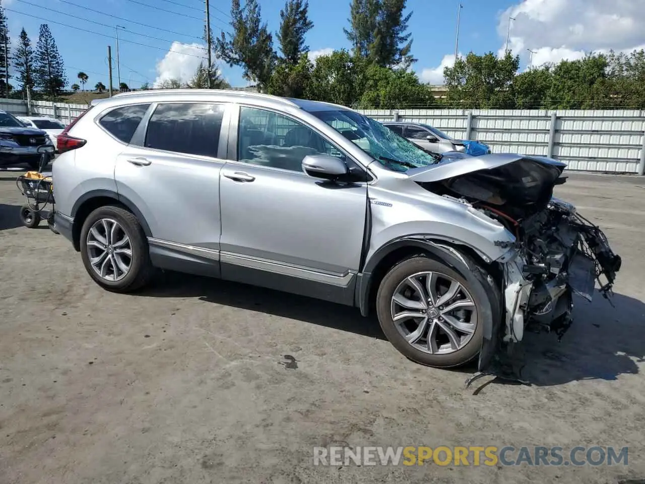 4 Photograph of a damaged car 5J6RT6H93NL009991 HONDA CRV 2022