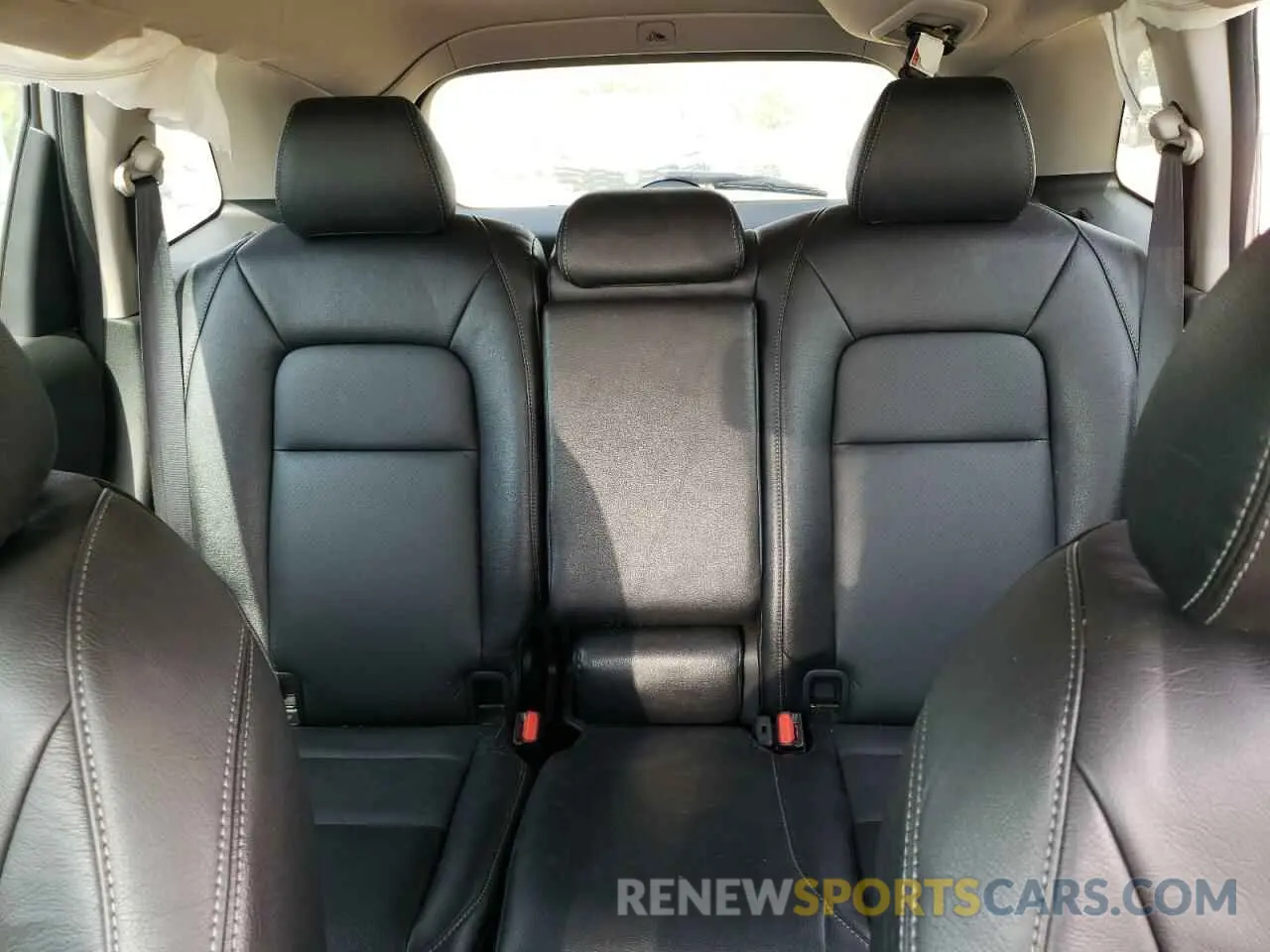10 Photograph of a damaged car 2HKRS3H28PH308295 HONDA CRV 2023