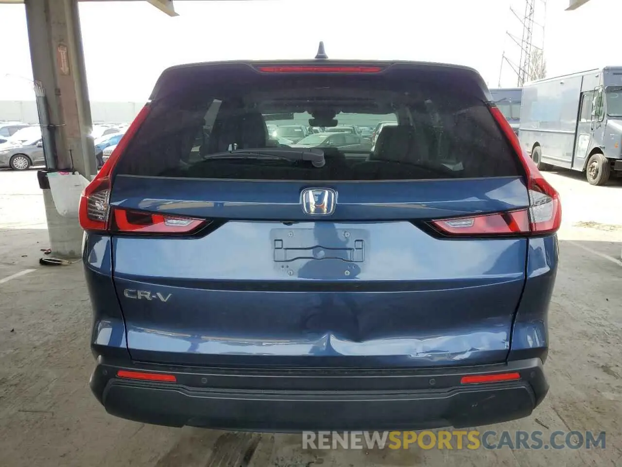 6 Photograph of a damaged car 2HKRS3H71PH302172 HONDA CRV 2023