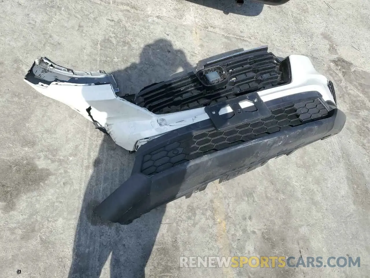 13 Photograph of a damaged car 2HKRS3H76PH304533 HONDA CRV 2023