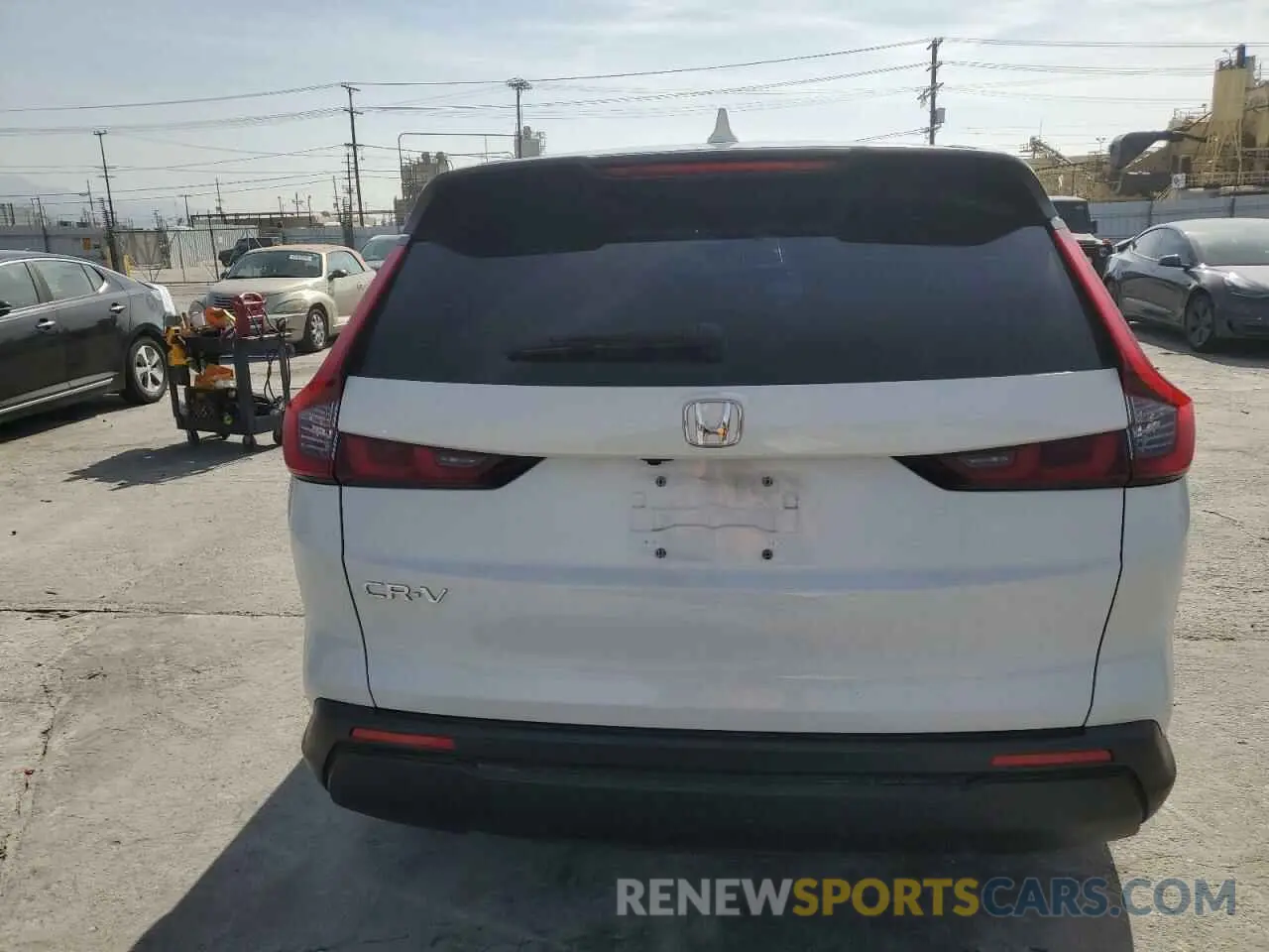 6 Photograph of a damaged car 2HKRS3H76PH304533 HONDA CRV 2023